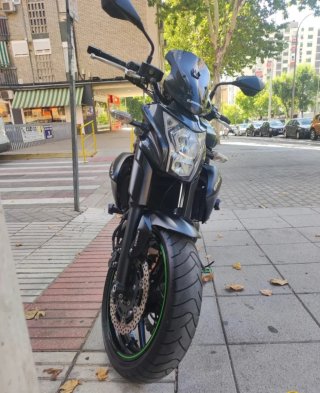 Kawasaki Naked Negra y Verde