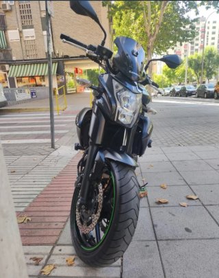Kawasaki Naked Negra y Verde