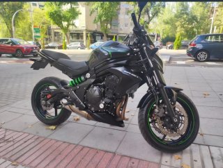 Kawasaki Naked Negra y Verde