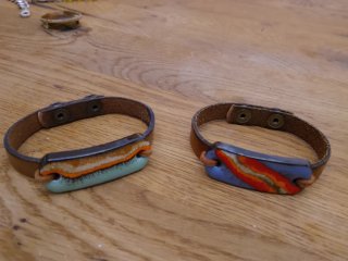 Pulsera artesanal cuero y cerámica