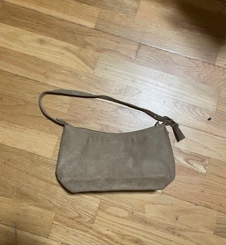 Bolso baguette minimalista marrón topo
