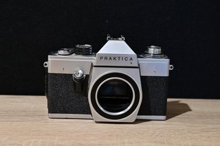 Consegna di fotocamere Praktica
