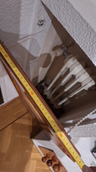 Cubre radiador de madera y ratán