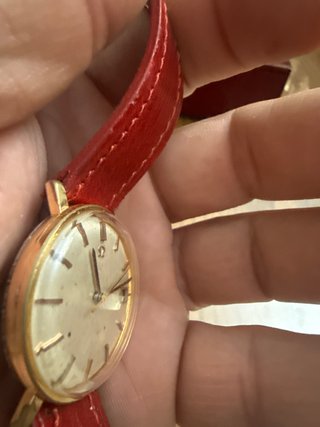 Omega Automático con Correa Roja