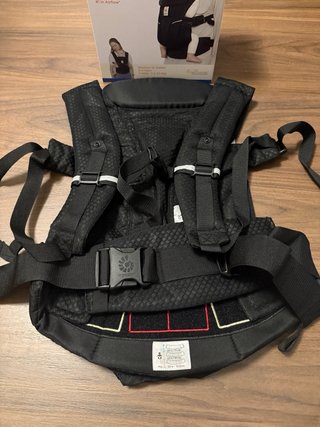 Mochila Ergobaby Omni Breeze Preta