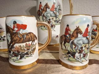 Set brocca e tazze in porcellana con scena di caccia a cavallo