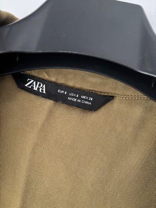 Trench/gabardina de Zara (Talla S).