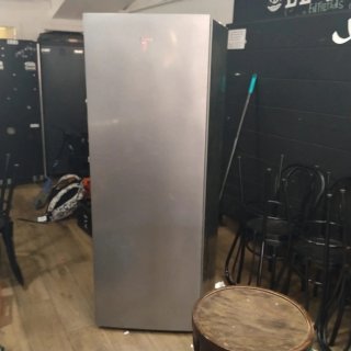 Nevera combi gris más 1 nevera sin congelador