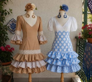 Traje de flamenca beige y azul Talla M 38
