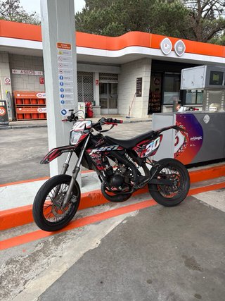 Rieju MRT Supermotard Negra y Roja