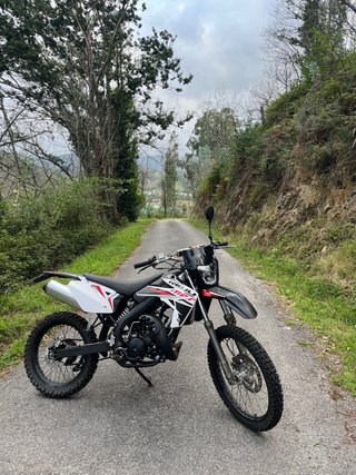 Rieju MRT Supermotard Negra y Roja
