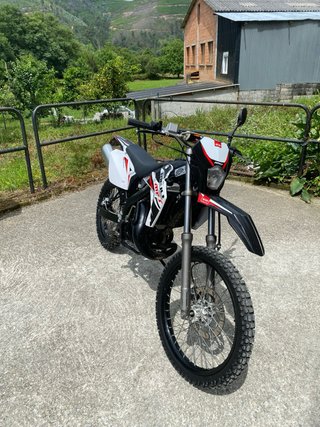 Rieju MRT Supermotard Negra y Roja