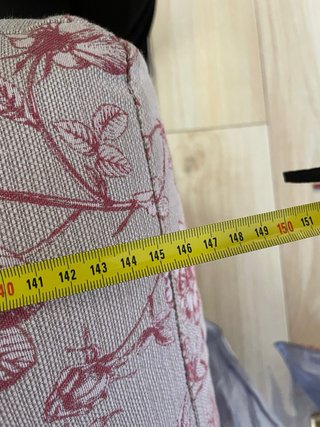 Sofá cama rosa estampado floral