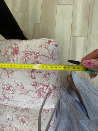 Sofá cama rosa estampado floral