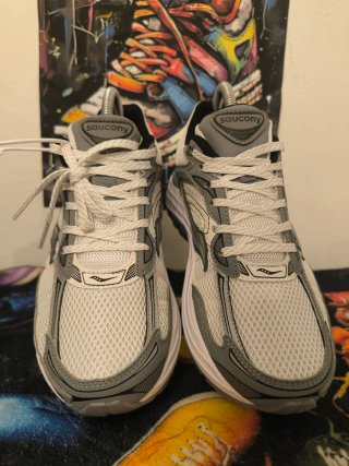 Zapatillas Saucony Omni 9 Gris y Blanco