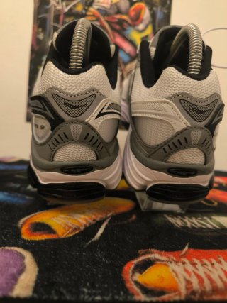 Zapatillas Saucony Omni 9 Gris y Blanco