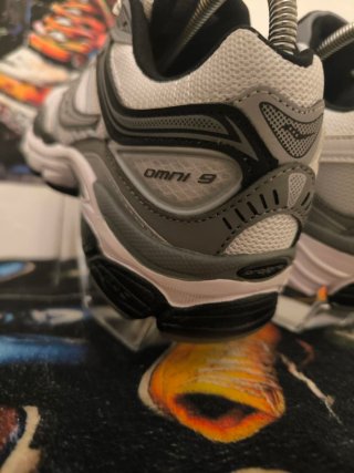 Zapatillas Saucony Omni 9 Gris y Blanco