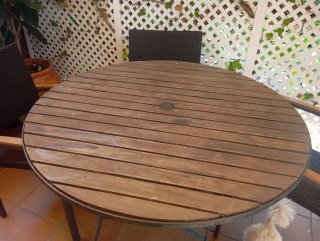 Mesa de jardín redonda madera y metal