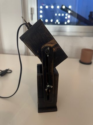 Lámpara de mesa de madera