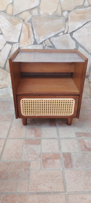 Mesitas de noche nuevas madera y ratán