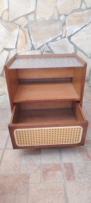 Mesitas de noche nuevas madera y ratán