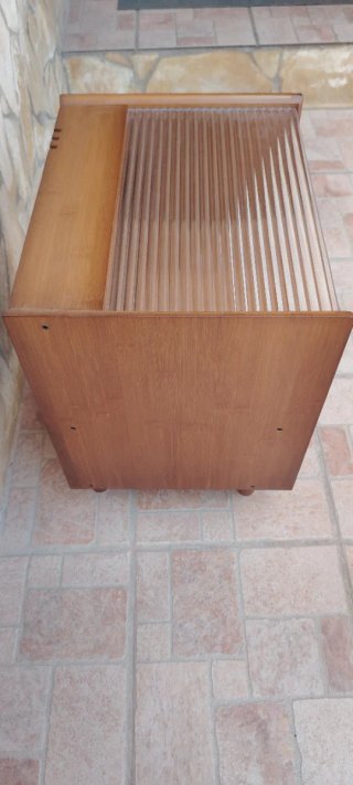 Mesitas de noche nuevas madera y ratán