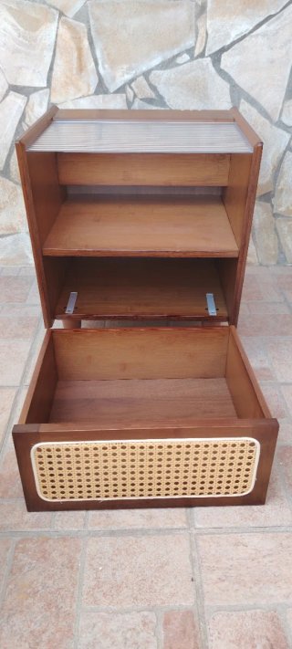 Mesitas de noche nuevas madera y ratán