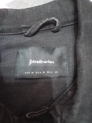 Cazadora vaquera Stradivarius negra Talla M