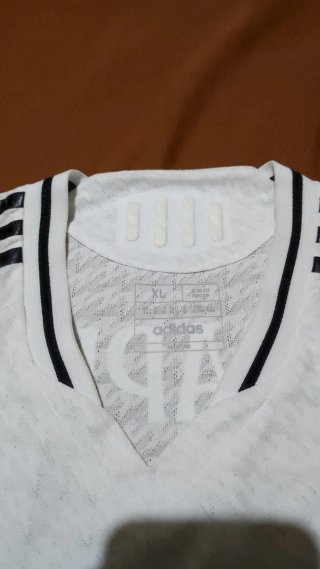 Camiseta Real Madrid 24-25 versión jugador XL.