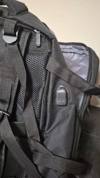 Mochila muy reforzada con cargador y térmica