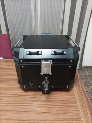 Top Case Givi Trekker 42L Negro
