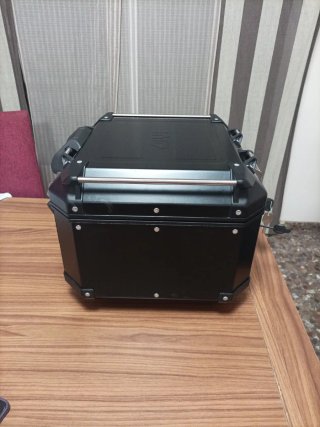 Top Case Givi Trekker 42L Negro