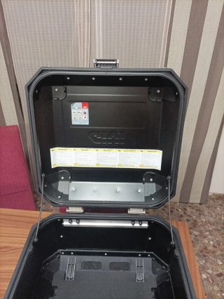 Top Case Givi Trekker 42L Negro