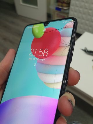 Samsung A41 con accesorios
