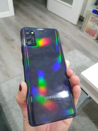 Samsung A41 con accesorios
