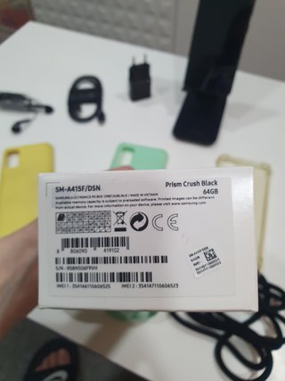 Samsung A41 con accesorios