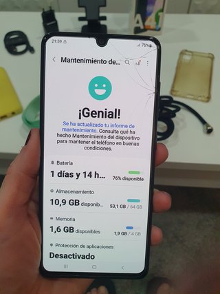 Samsung A41 con accesorios