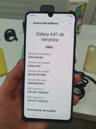 Samsung A41 con accesorios