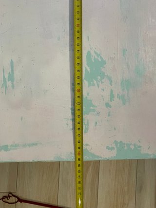 Mesa de centro de madera con diseño floral