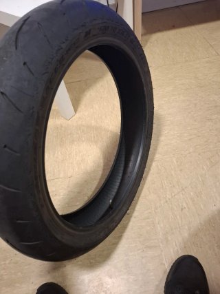 Neumático Dunlop GP Racer D212