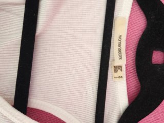 Blusa branca de alças com botões