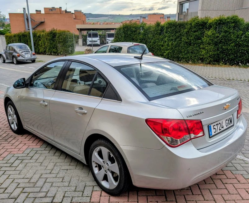 Chevrolet Cruze 2010 - foto 1