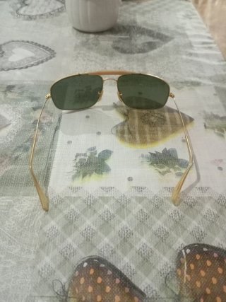Gafas de sol Ray-Ban doradas y verdes