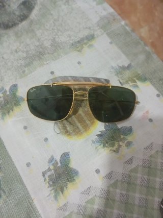 Gafas de sol Ray-Ban doradas y verdes