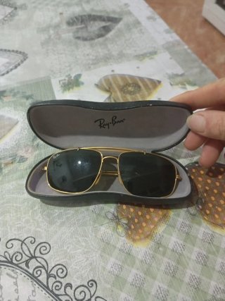 Gafas de sol Ray-Ban doradas y verdes