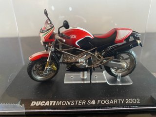 Modellino Ducati Monster S4 Fogarty 2002