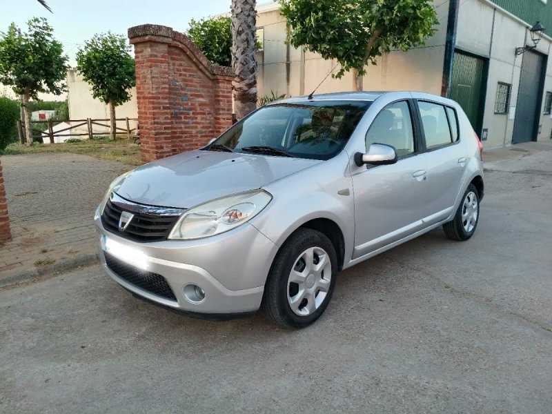 Dacia Sandero 2009 - foto 1