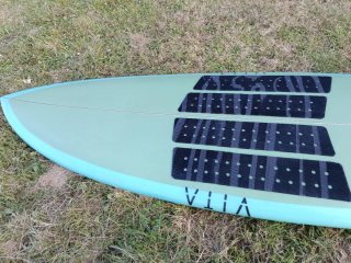 Tabla de surf Vita Lobster + funda fcs de regalo