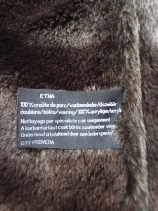Parka marrón con capucha y pelo