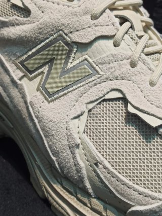 New Balance 2002R Protection Pack Goretex